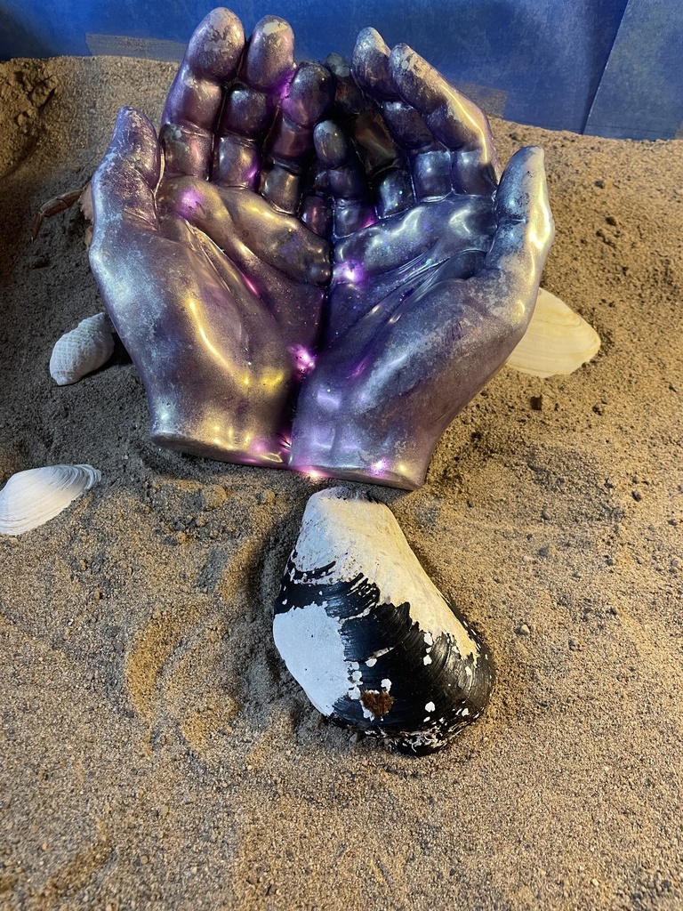 Lighted Iridescent Purple  Cupped Hand