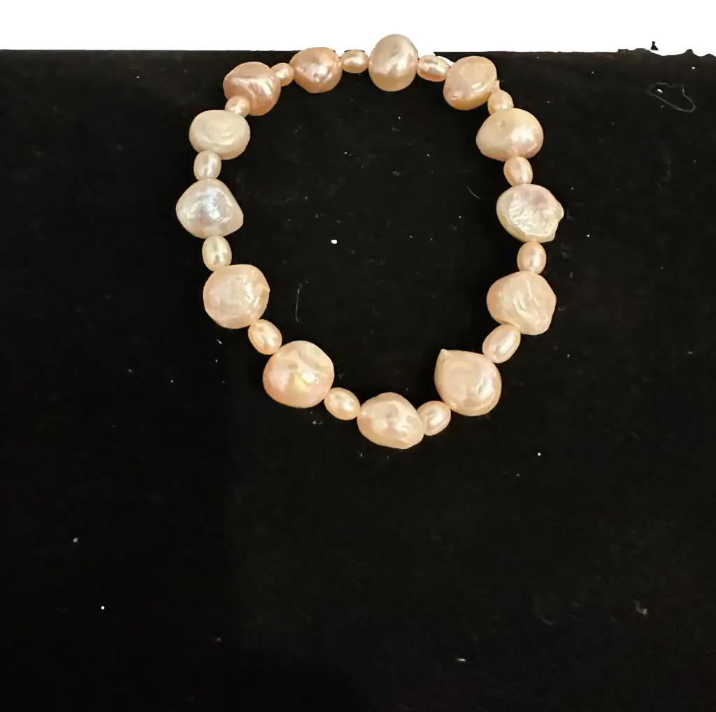 Soft Delicate-looking Pink Stone Chip Bracelet 