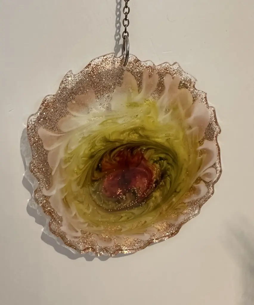 Round Resin Bloom Suncatcher - Gold/Green