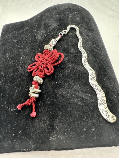 [JD176] Silver-tone Embossed Bookmark with Burgundy Frog Knot and Beads