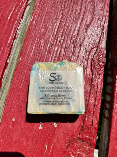 [191928] Goat's Milk Soap - Bahama Berry with Cracked Quartz Crystal