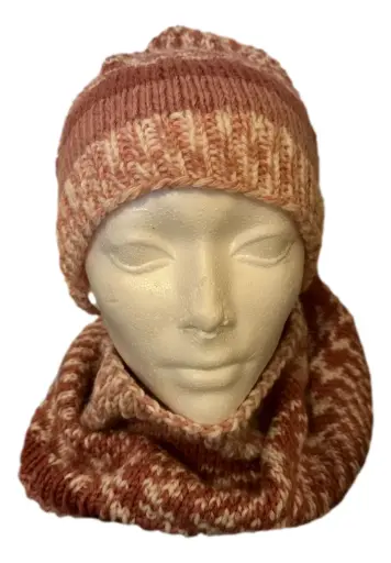 [101041] Hand-knitted Matching Hat & Scarf - Rose Tones