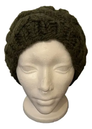 Hand-knitted Cable Toque