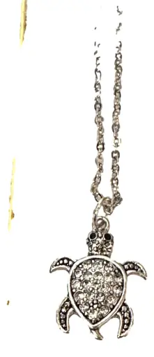 [1010119] Silver-tone 20" Chain with Jewelled Silver-tone Turtle Charm