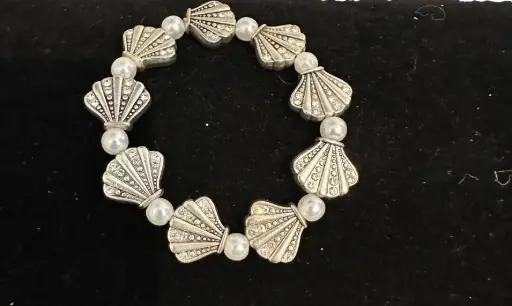 [170] White Faux Pearl and Jewelled Silver-tone Shells Bracelet