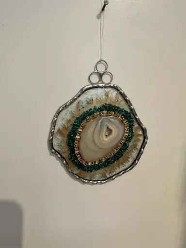 [1913037] Solder-framed Geode with Colourful Stones