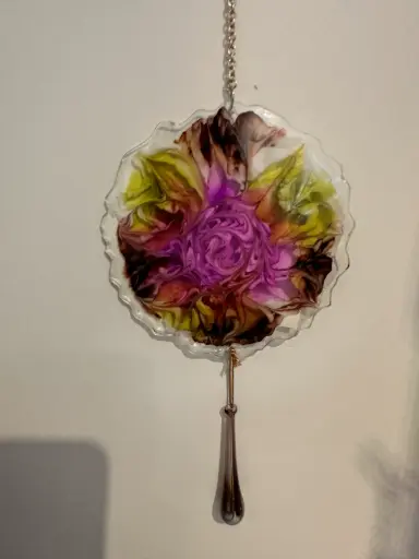 [1913061] Pink & Green Round Resin Suncatcher