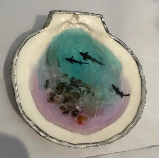 [1913063] Resin Ocean on a Scallop Shell