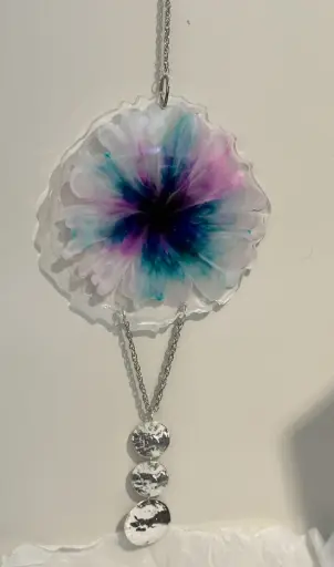 [1913069] Pink & Blue Bloom Resin Suncatcher